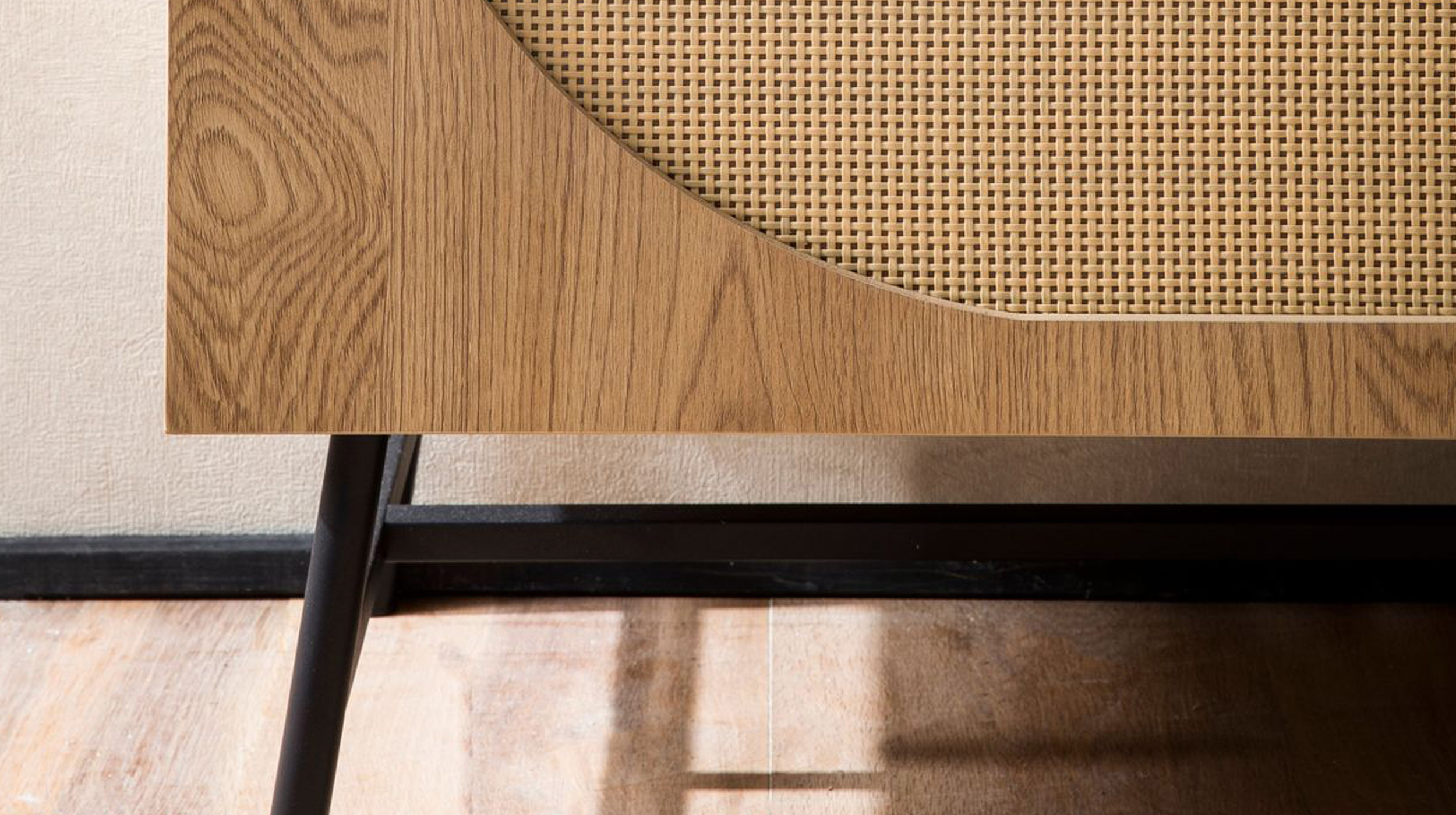 Sideboard mit 3 Schubladen Eiche Holzdekor - Polyrattan 140 cm - RATVAN