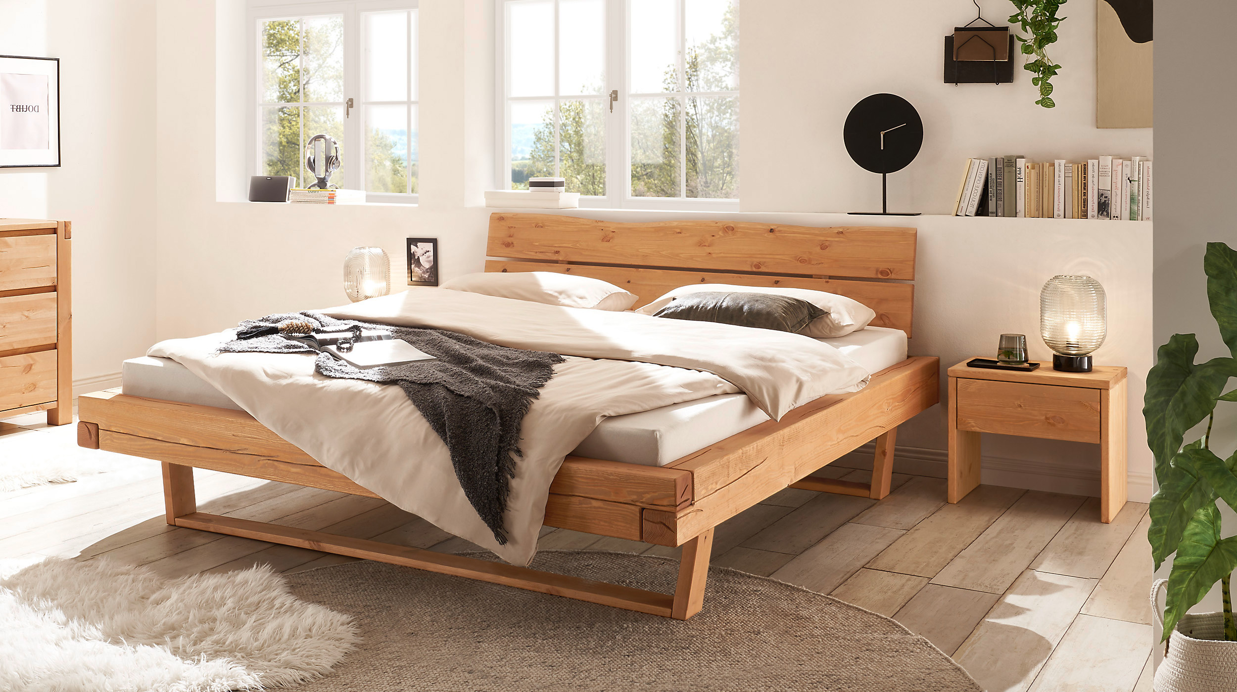 Balkenbett 180 cm Kiefer massiv Holzbeine - LIVAN