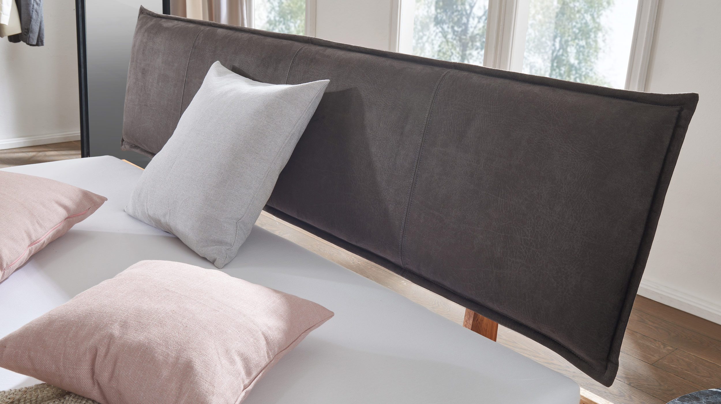 Massivholzbett 140 cm in Wildeiche geölt - AMIRA