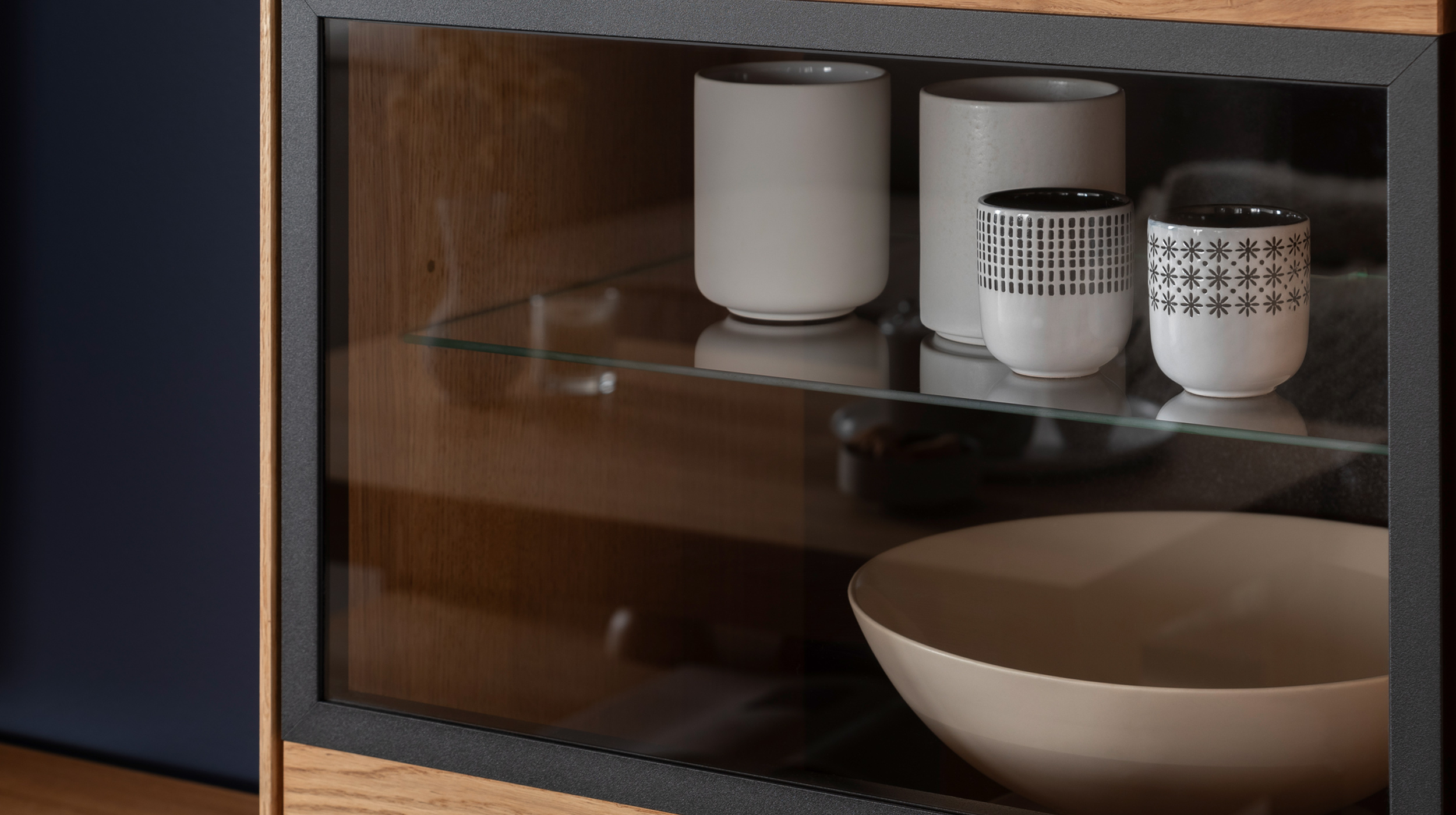 Highboard mit Glastüren Wildeiche geölt teilmassiv 153 cm - ARAYA