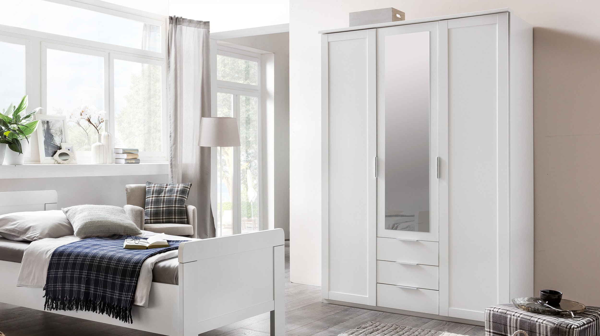 Kleiderschrank mit Spiegel weiß 135 cm - 3-türig - NADJA