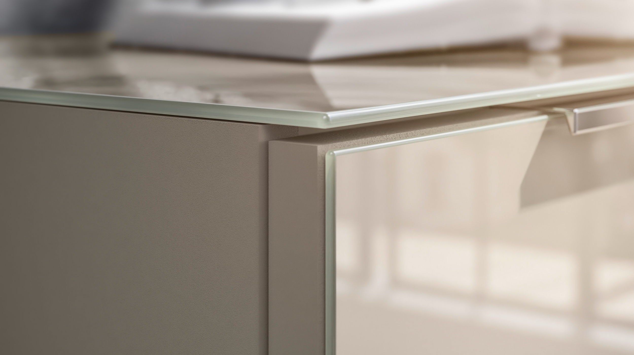 Kommode 4 Schubladen - beige - Glasfront - 135 cm - SANTORIN