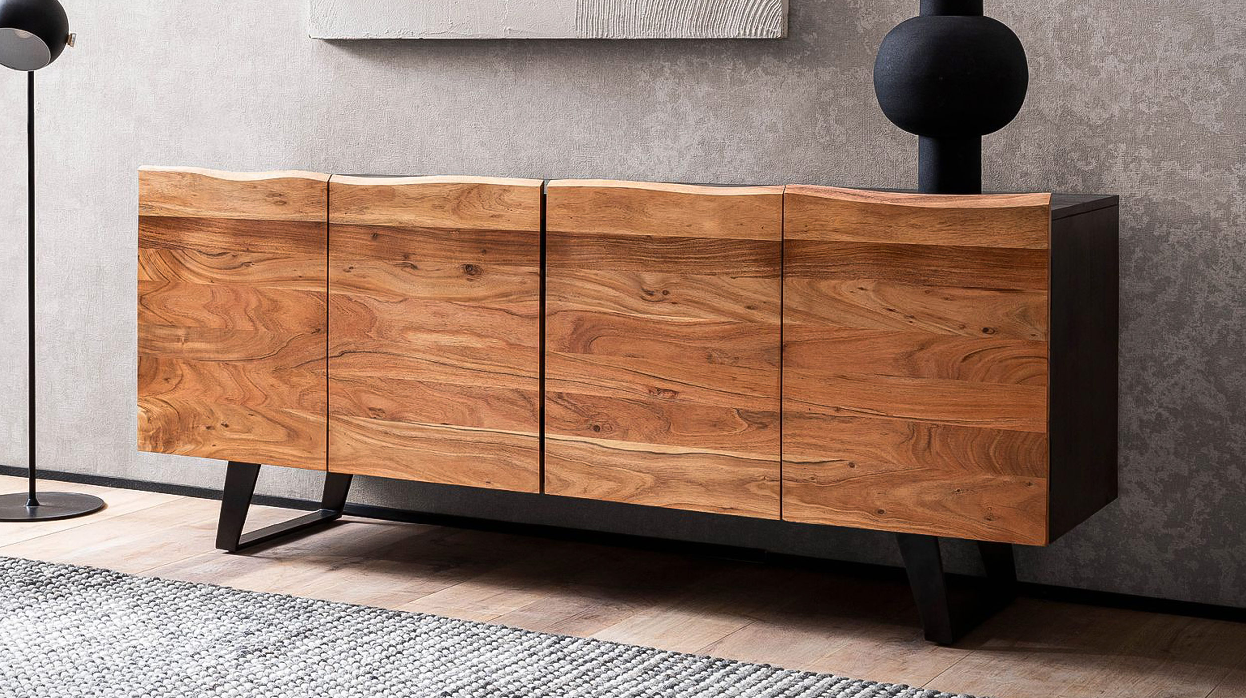 Sideboard Akazie massiv lackiert 180 cm - mit Baumkante - HALVOR