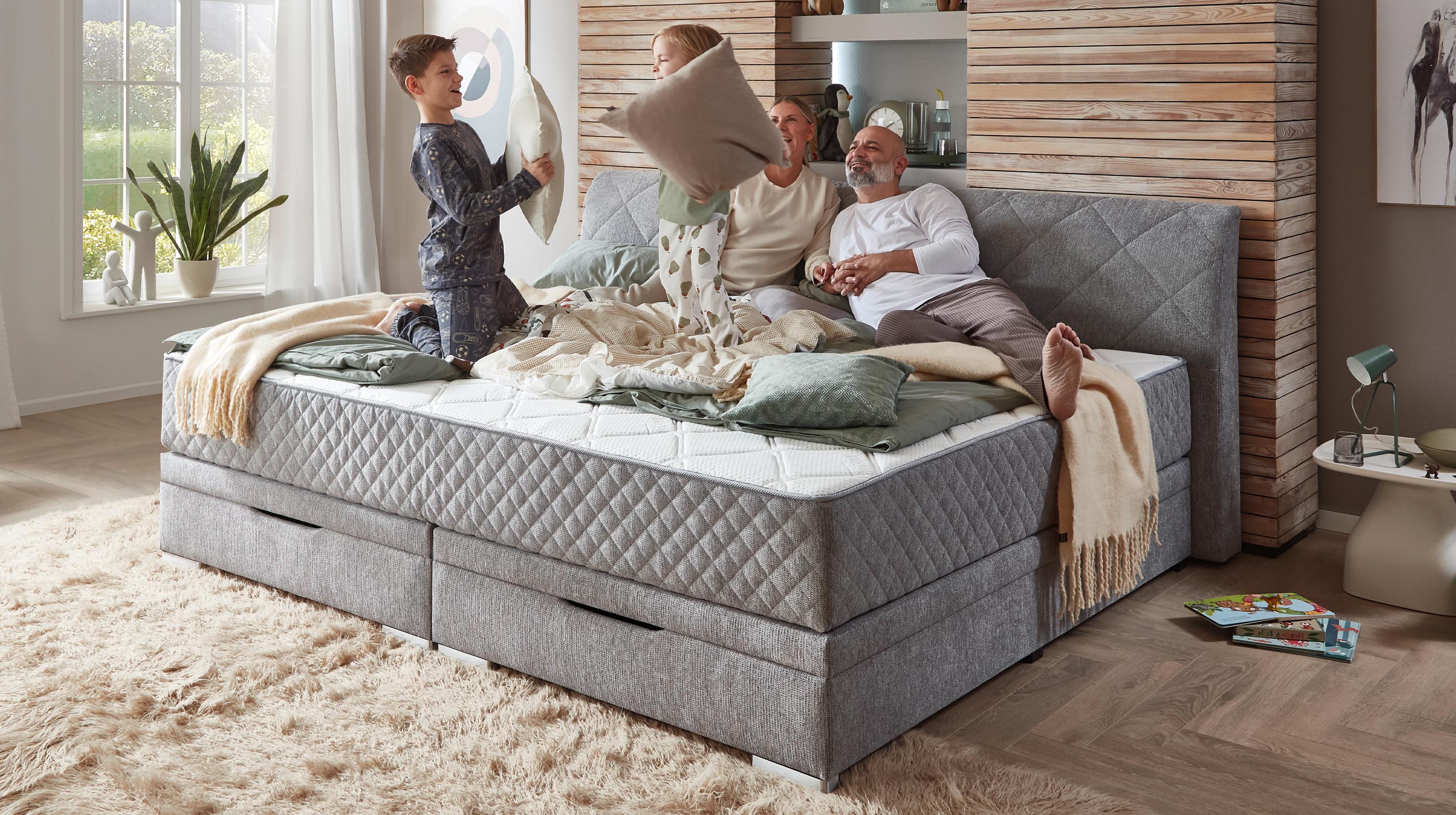 Boxbett 240 x 200 cm grau mit Bettkasten - KUFSTEIN