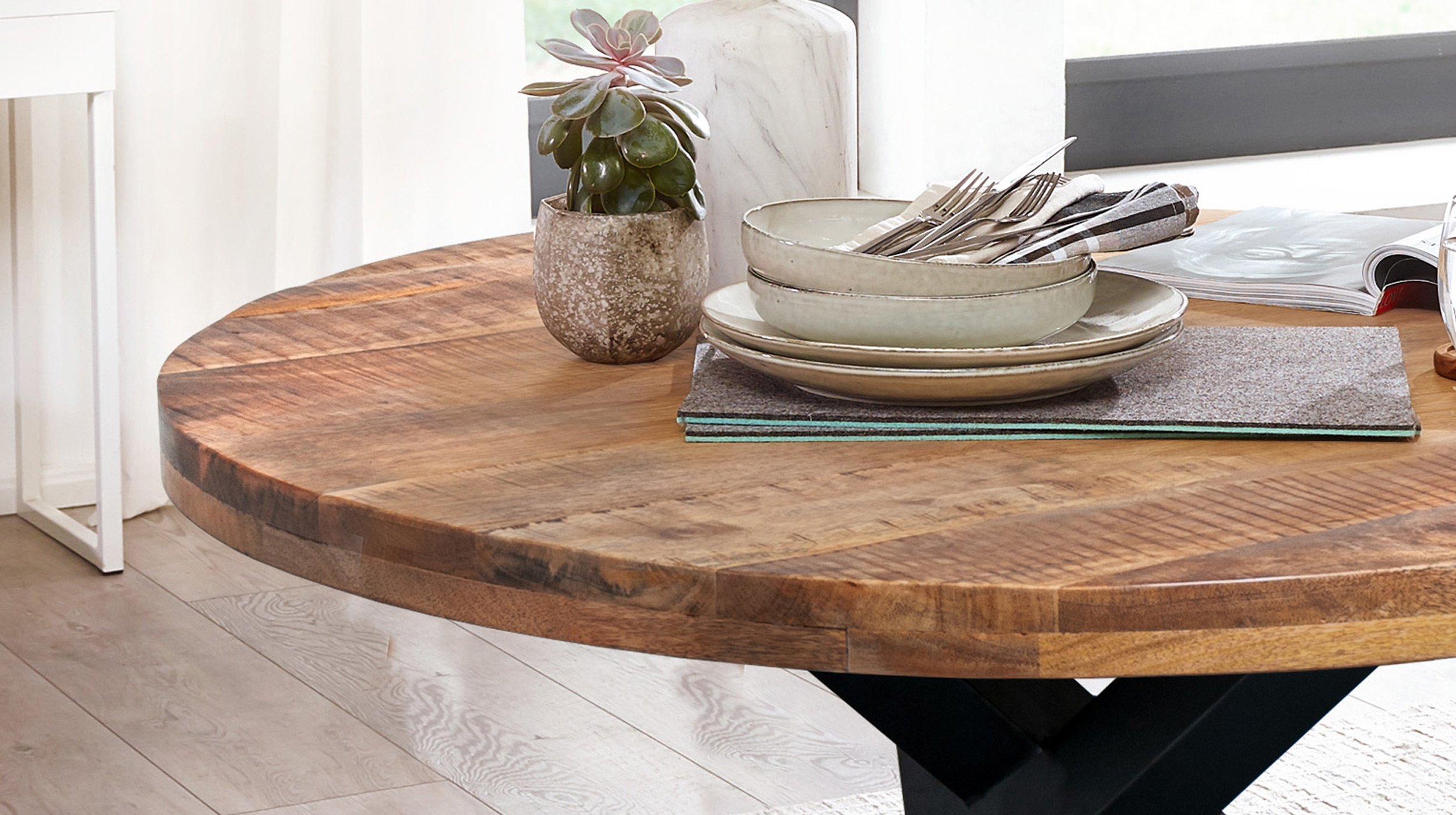Esstisch Massivholztisch 130 cm rund Mango lackiert - EDUARDO