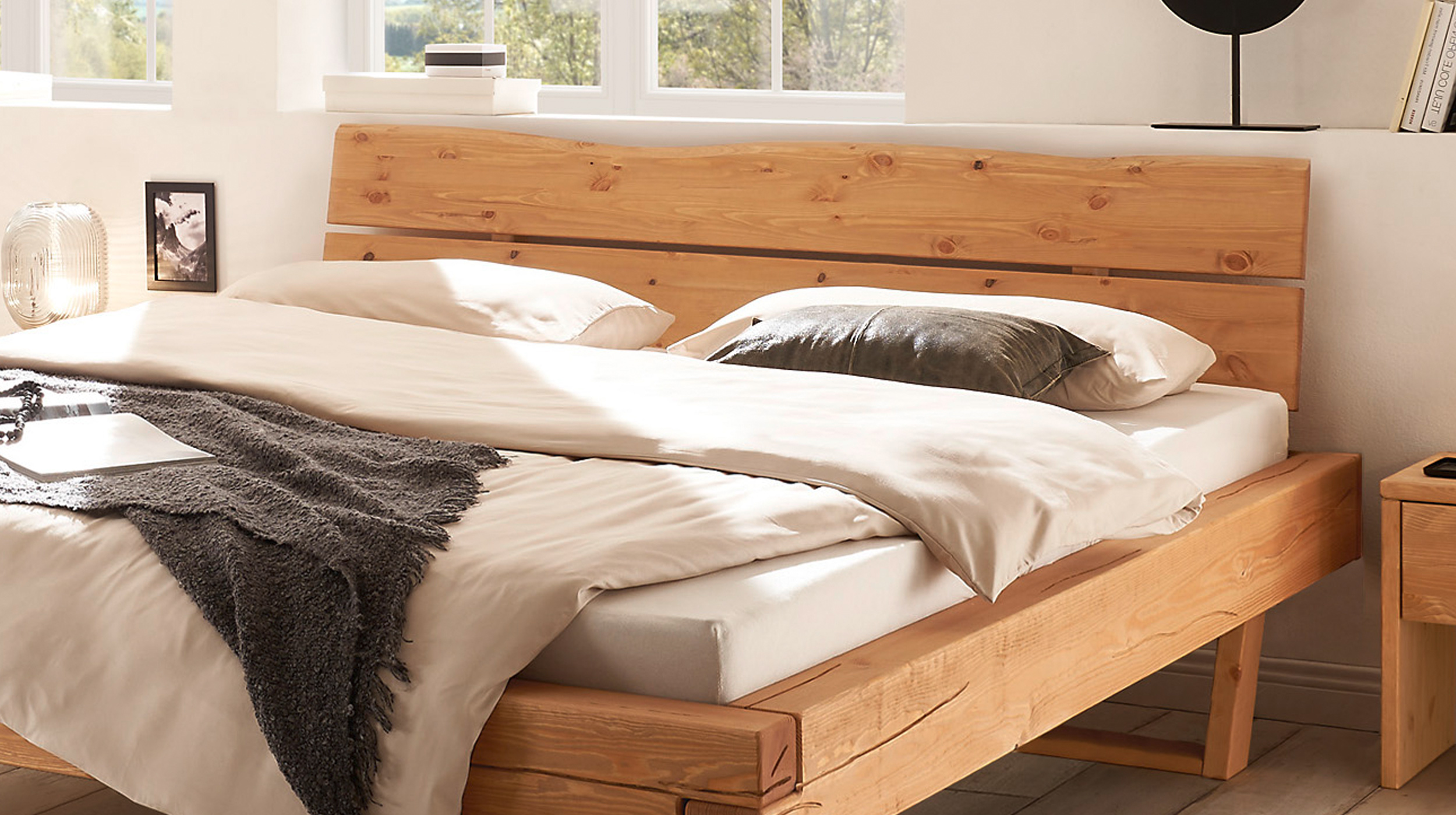 Balkenbett 180 cm Kiefer massiv Holzbeine - LIVAN