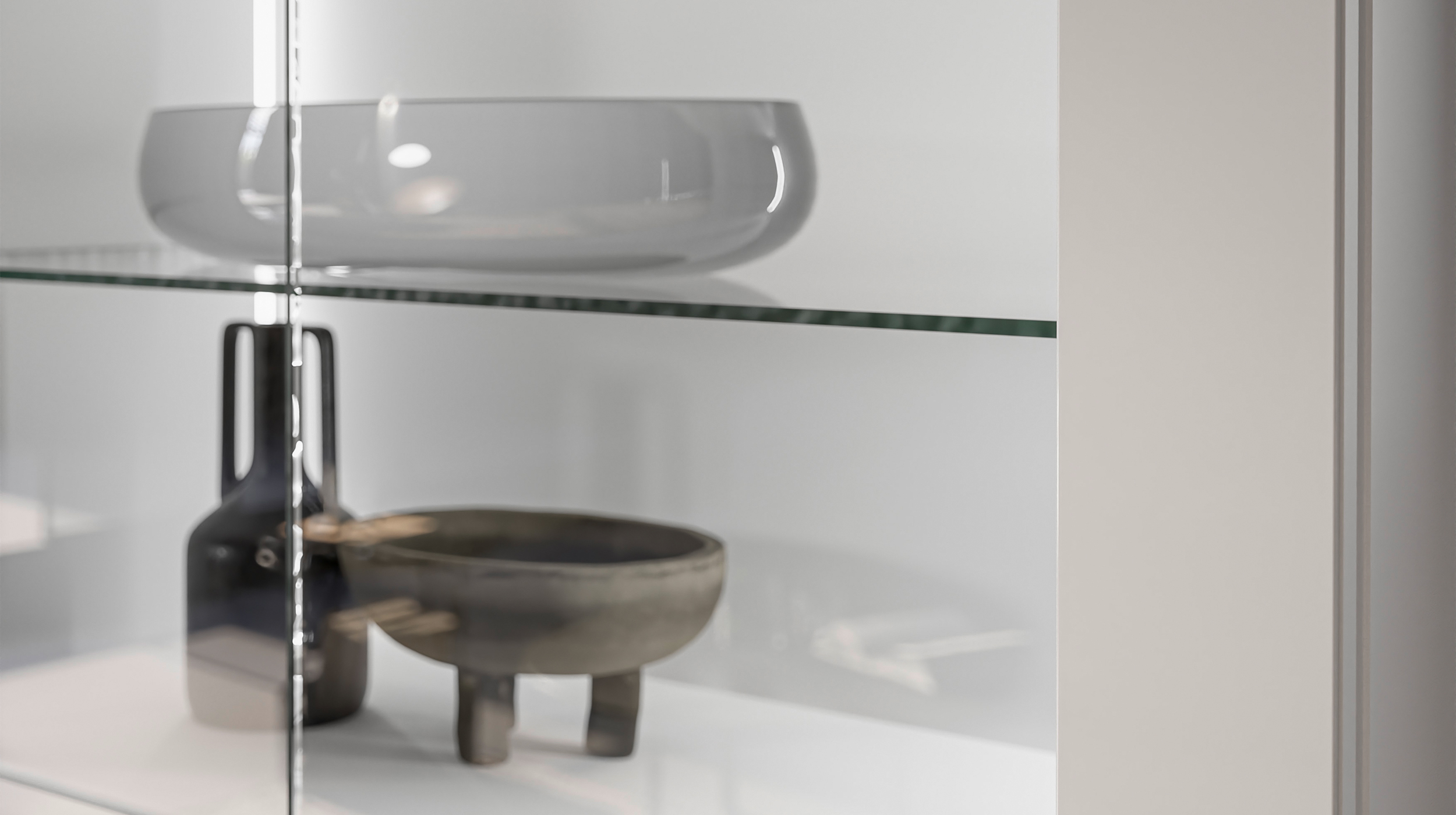 Vitrine mit Beleuchtung weiß - Glasfront - Breite 75 cm - SANTORIN