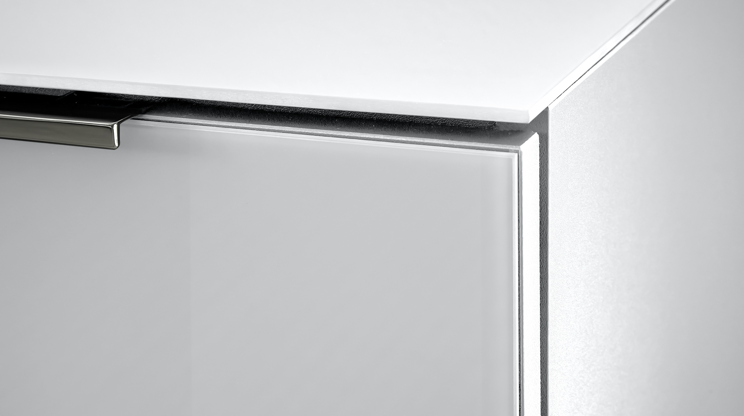 Kommode 4 Schubladen - weiß - Glasfront - 135 cm - SANTORIN