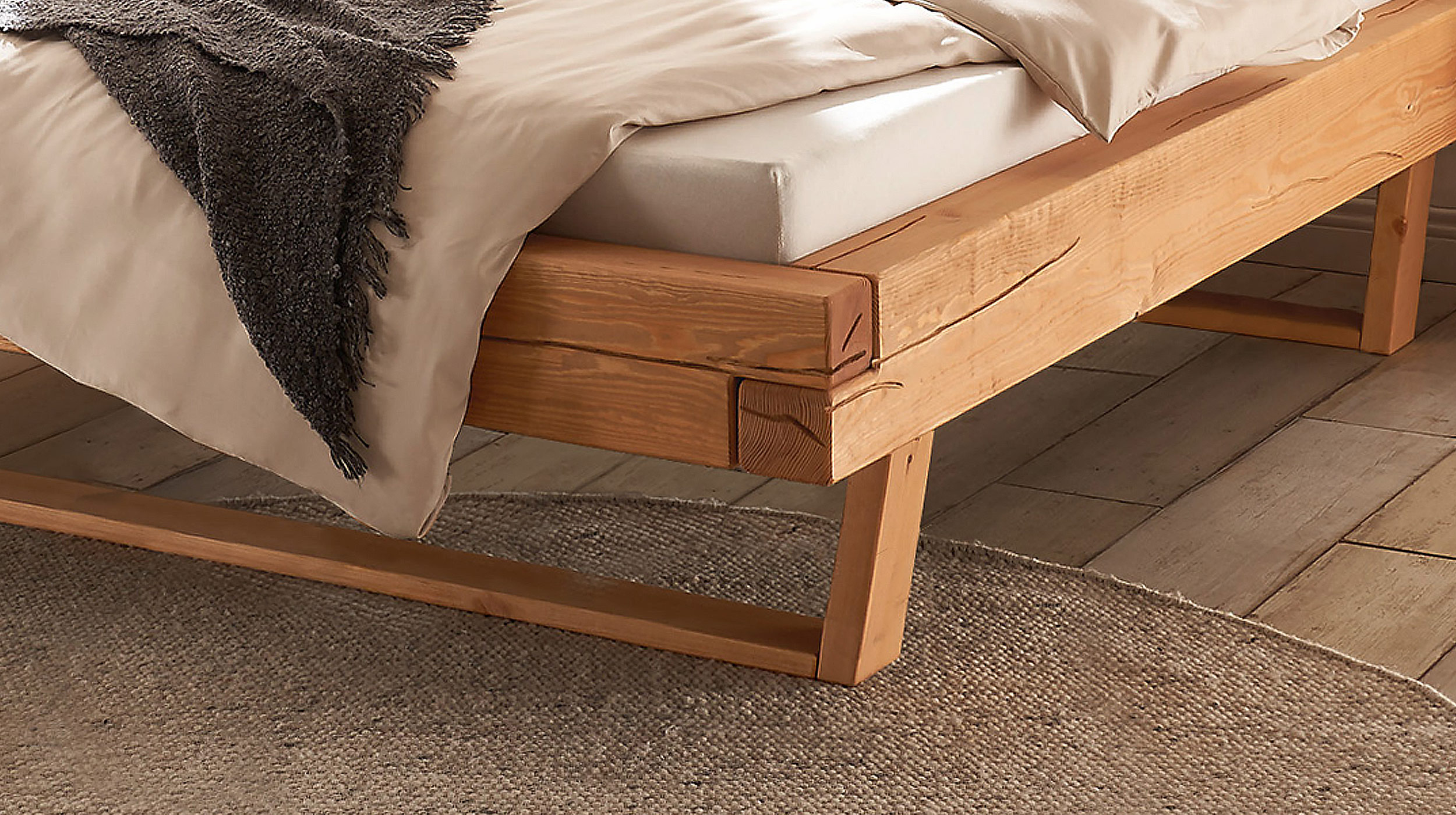 Balkenbett 140 cm Kiefer massiv Polsterkopfteil - U-Gestell - JOREN