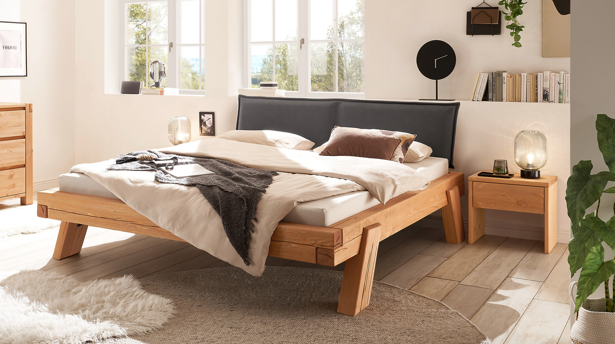 Balkenbett 180 cm Kiefer massiv Polsterkopfteil - HAGEN