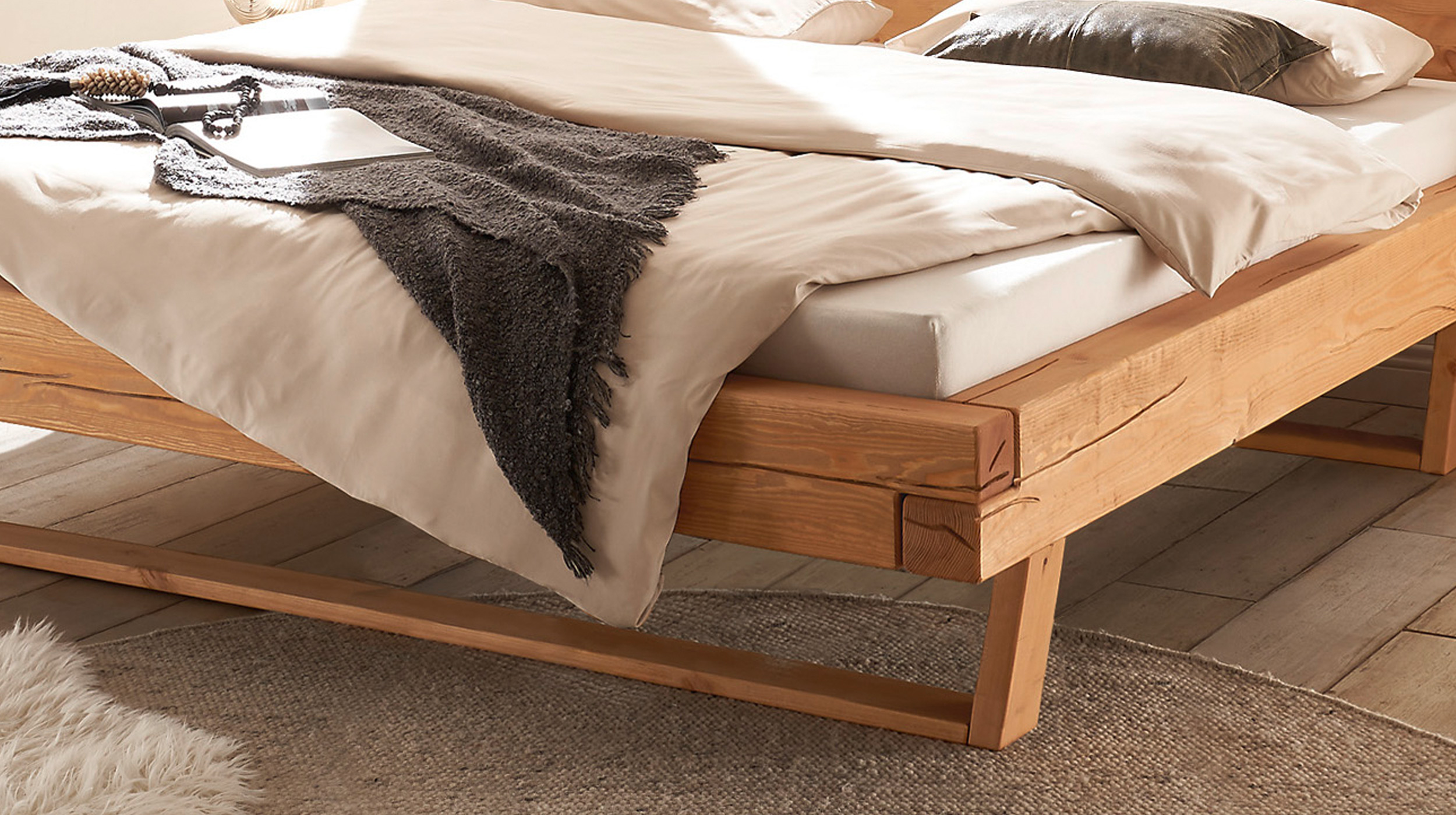 Balkenbett 180 cm Kiefer massiv Holzbeine - LIVAN