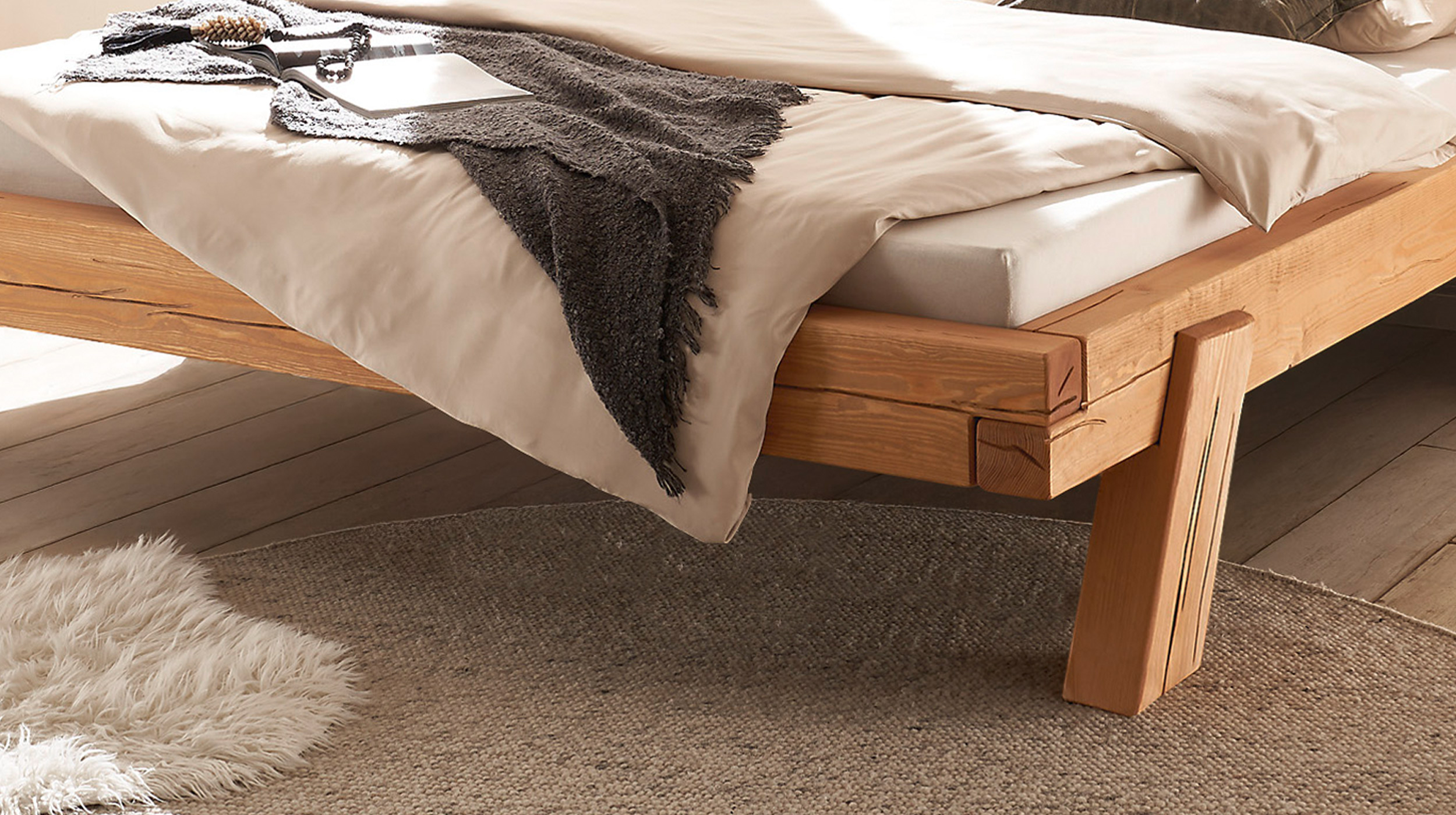 Balkenbett 180 cm Kiefer massiv Holzbeine - TAVEN